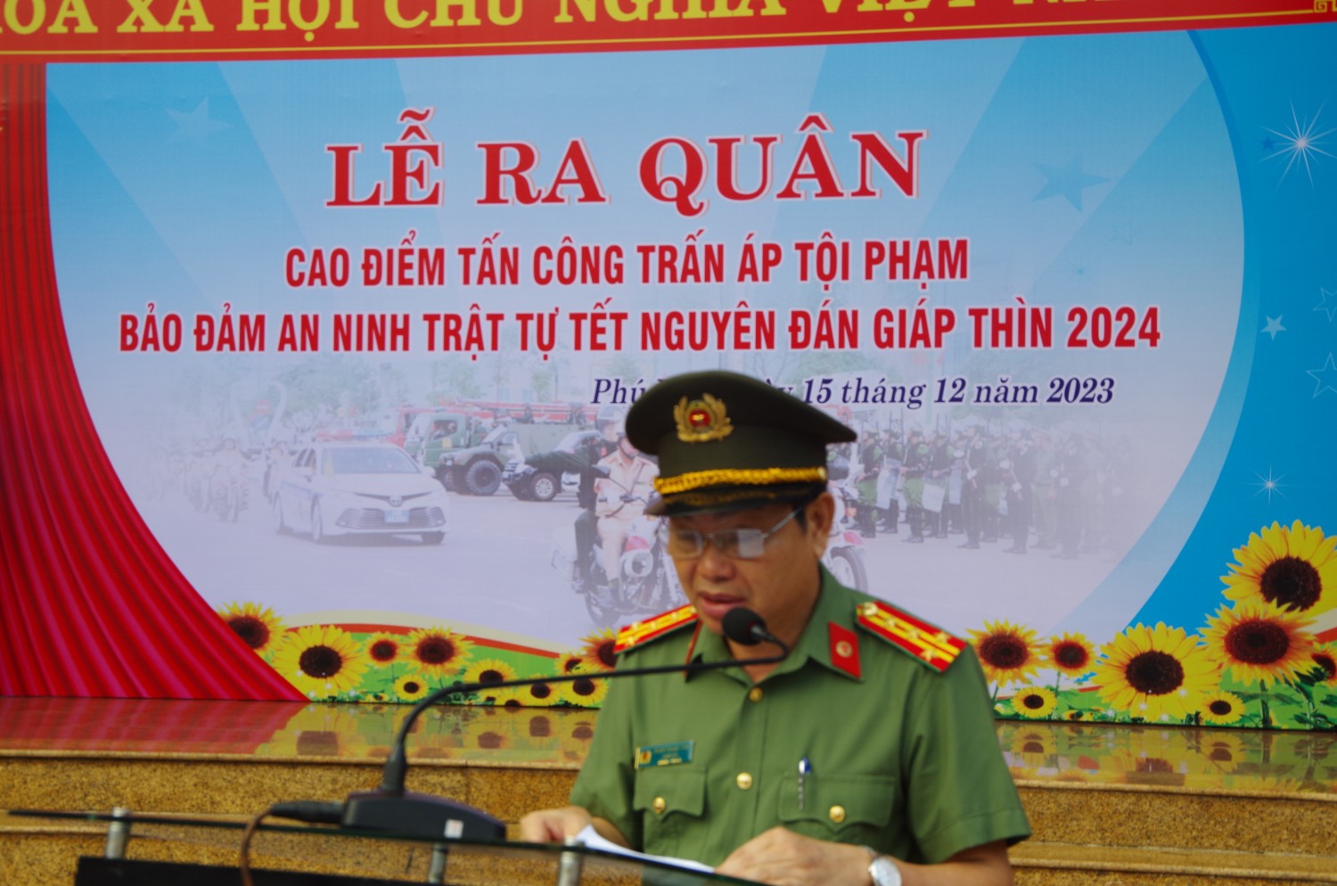 1 Đại tá Phan Thanh Tám, Giám đốc Công an tỉnh phát động tại lễ ra quân