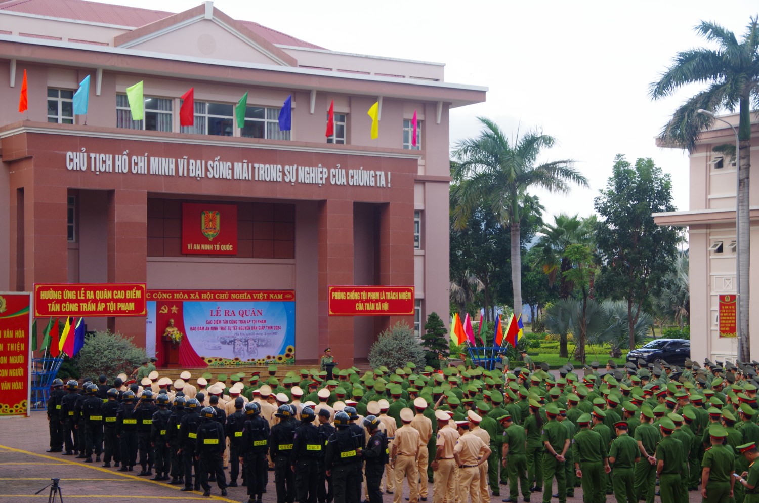 2 Toàn cảnh lễ ra quân