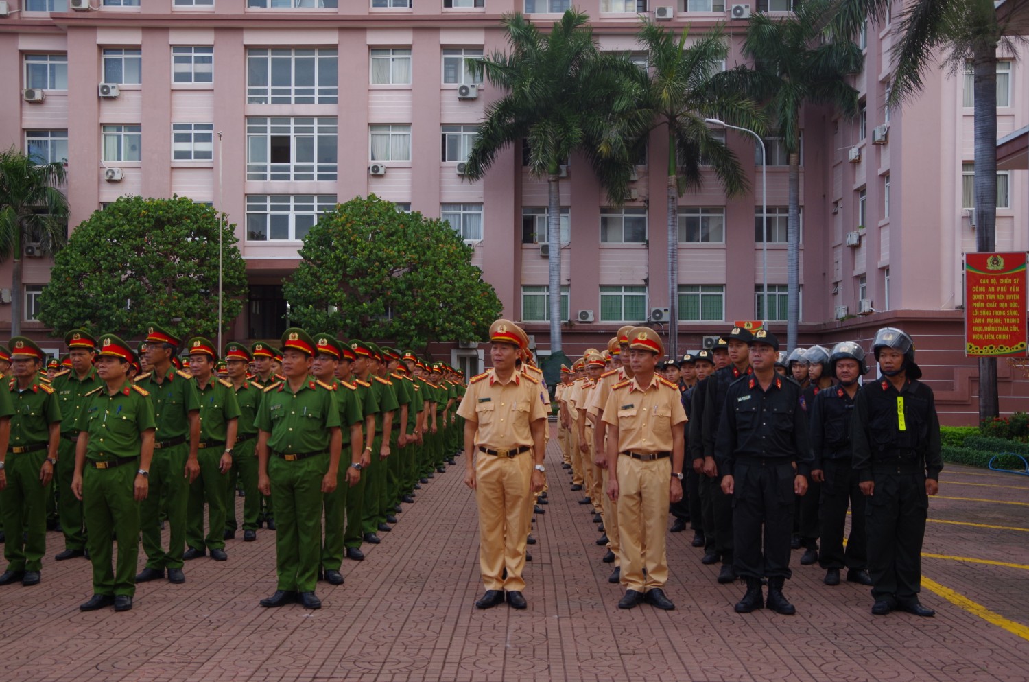 5 Toàn cảnh lễ ra quân