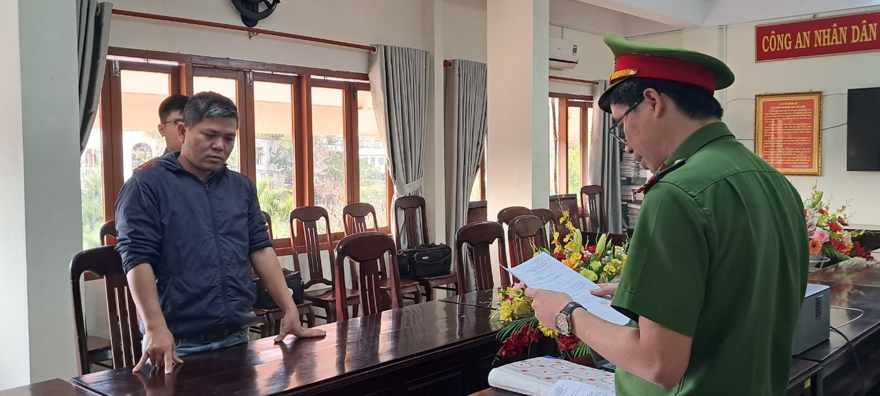 1 Tống đạt quyết định KTBC