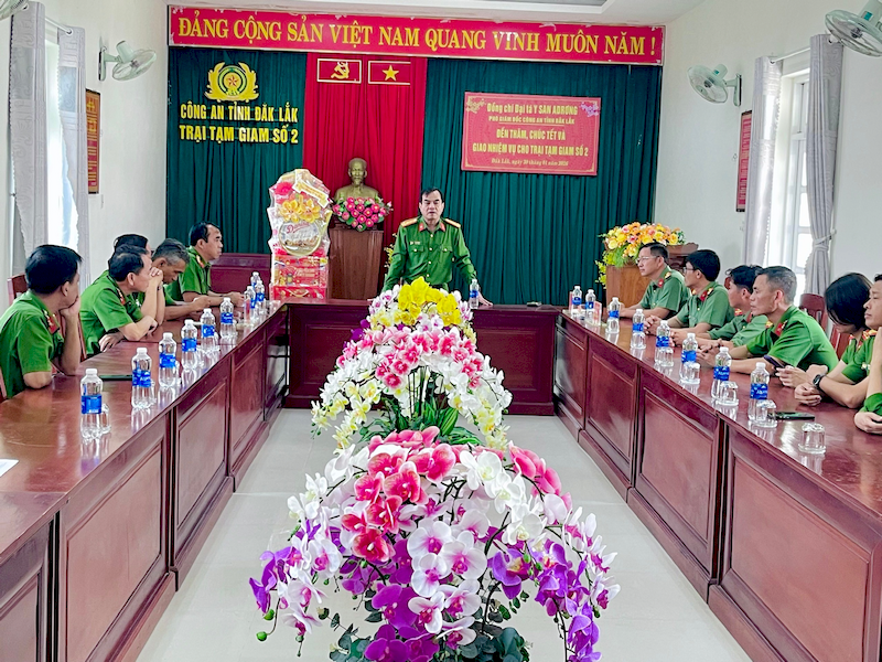 Lãnh đạo Công an tỉnh đến thăm, chúc tết và giao nhiệm vụ cho Trại Tạm giam số 2
