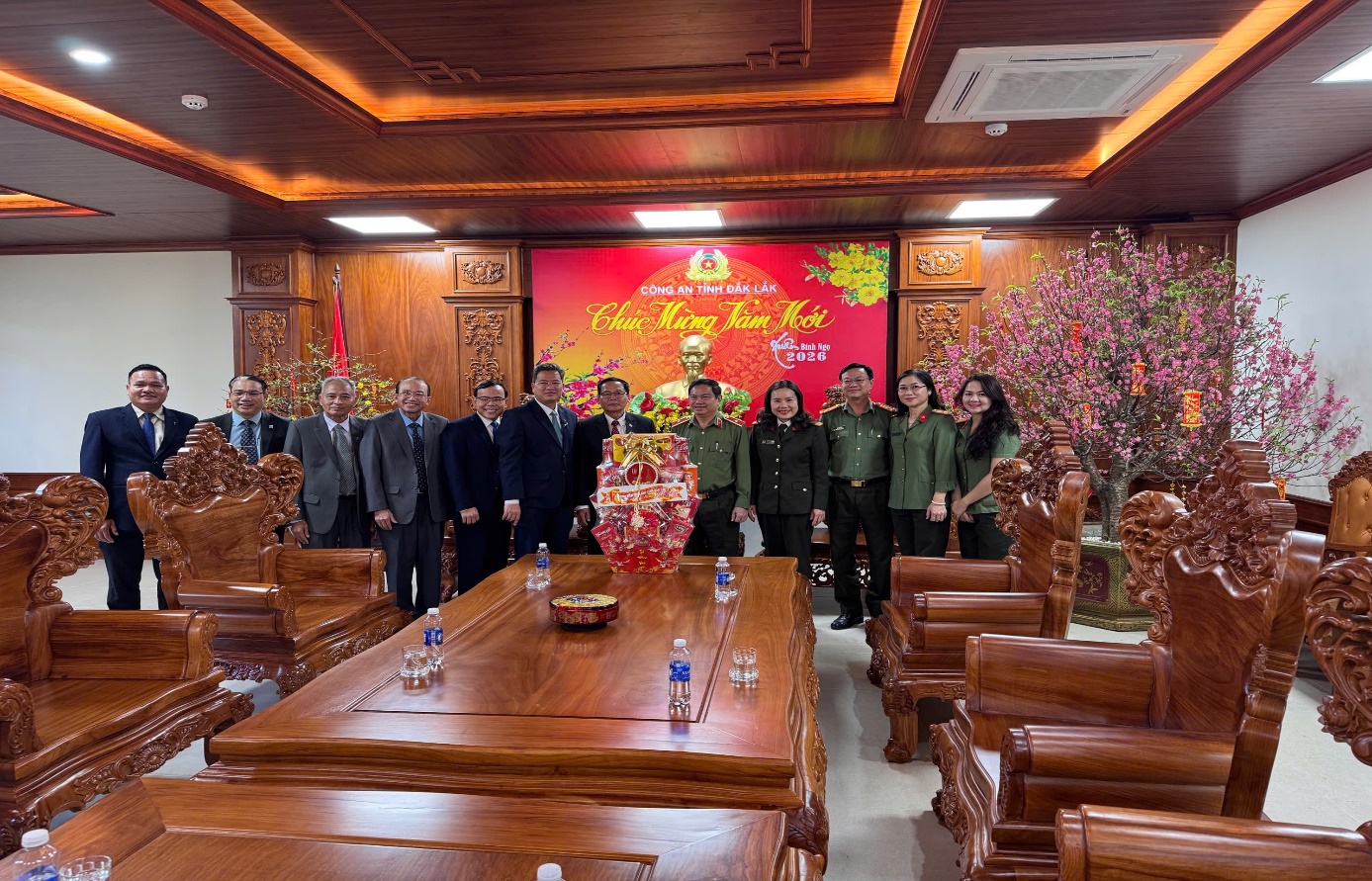 Tăng cường gắn bó, phối hợp bảo đảm an ninh, trật tự: Các tổ chức tôn giáo thăm, chúc Tết Công an tỉnh Đắk Lắk