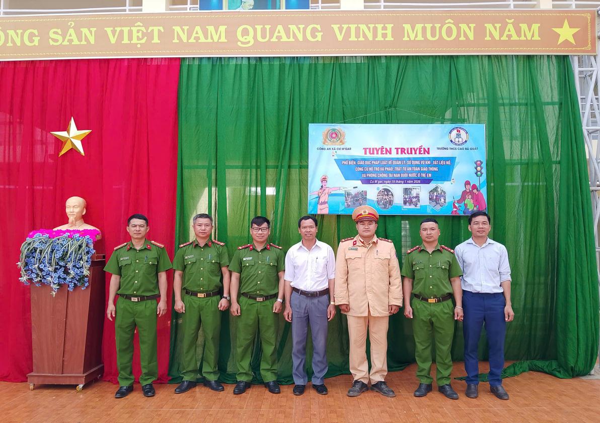 z7611124150327_9e830379a51596cfc91dc9d8835256f3