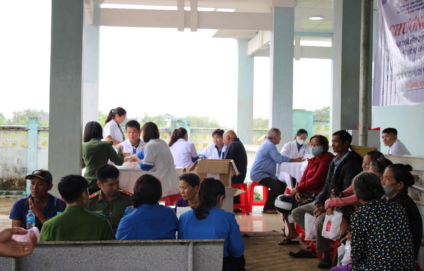 'A group of people sitting in a room
 AI-generated content may be incorrect.'