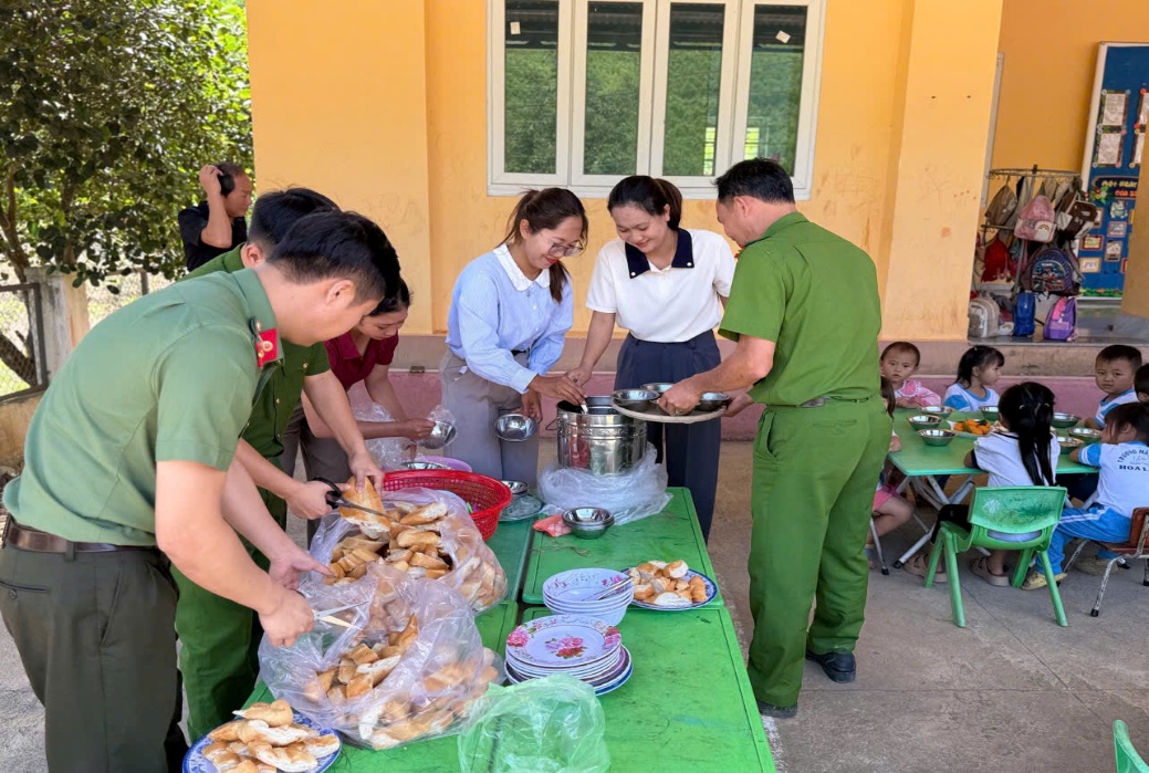 'A group of people standing around a table with food
AI-generated content may be incorrect.'