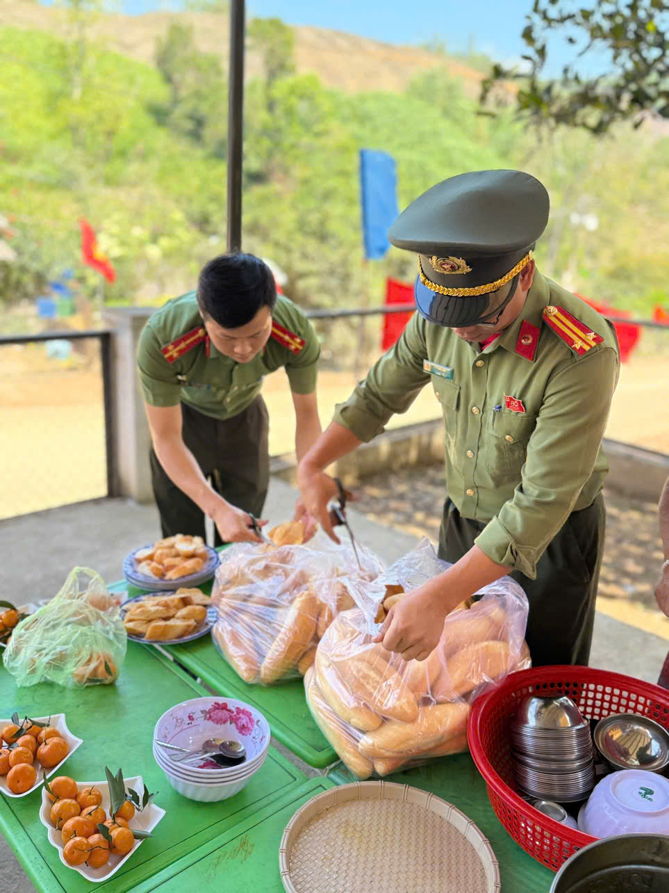 'A group of men in uniform cutting food
AI-generated content may be incorrect.'