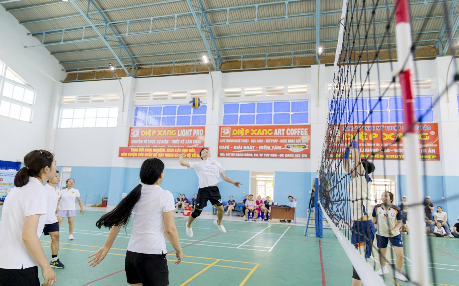 '''A group of people playing volleyball

AI-generated content may be incorrect.'''