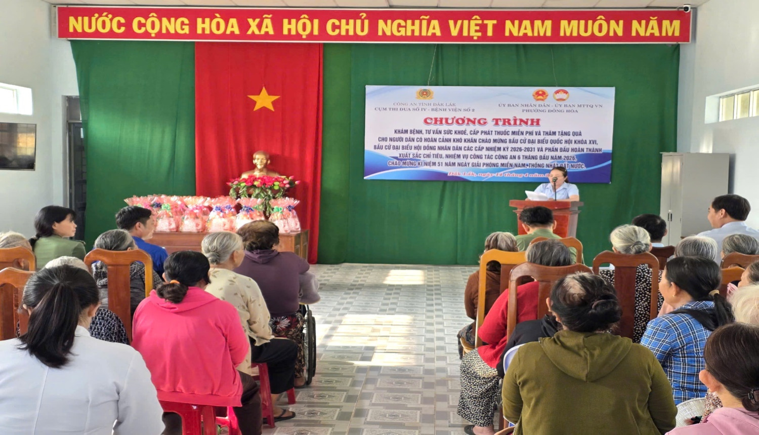 'A person standing at a podium in front of a group of people

AI-generated content may be incorrect.'