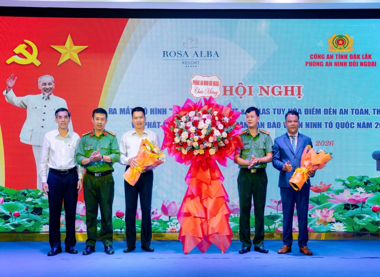 ''''''A group of people standing on a stage
 AI-generated content may be incorrect.''''''