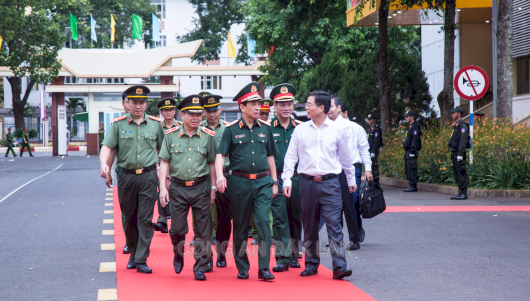 Bộ trưởng Bộ Quốc phòng Phan Văng Giang thăm và làm việc với Công an tỉnh Đắk Lắk