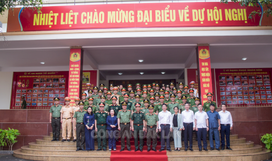 Bộ trưởng Bộ Quốc phòng Phan Văng Giang thăm và làm việc với Công an tỉnh Đắk Lắk