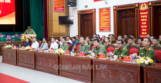 Bộ trưởng Bộ Quốc phòng Phan Văng Giang thăm và làm việc với Công an tỉnh Đắk Lắk